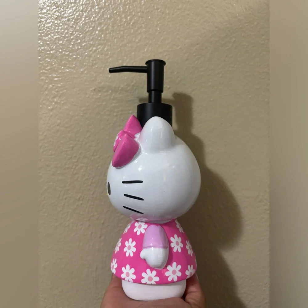 New Hello Kitty Pink Soap Dispenser